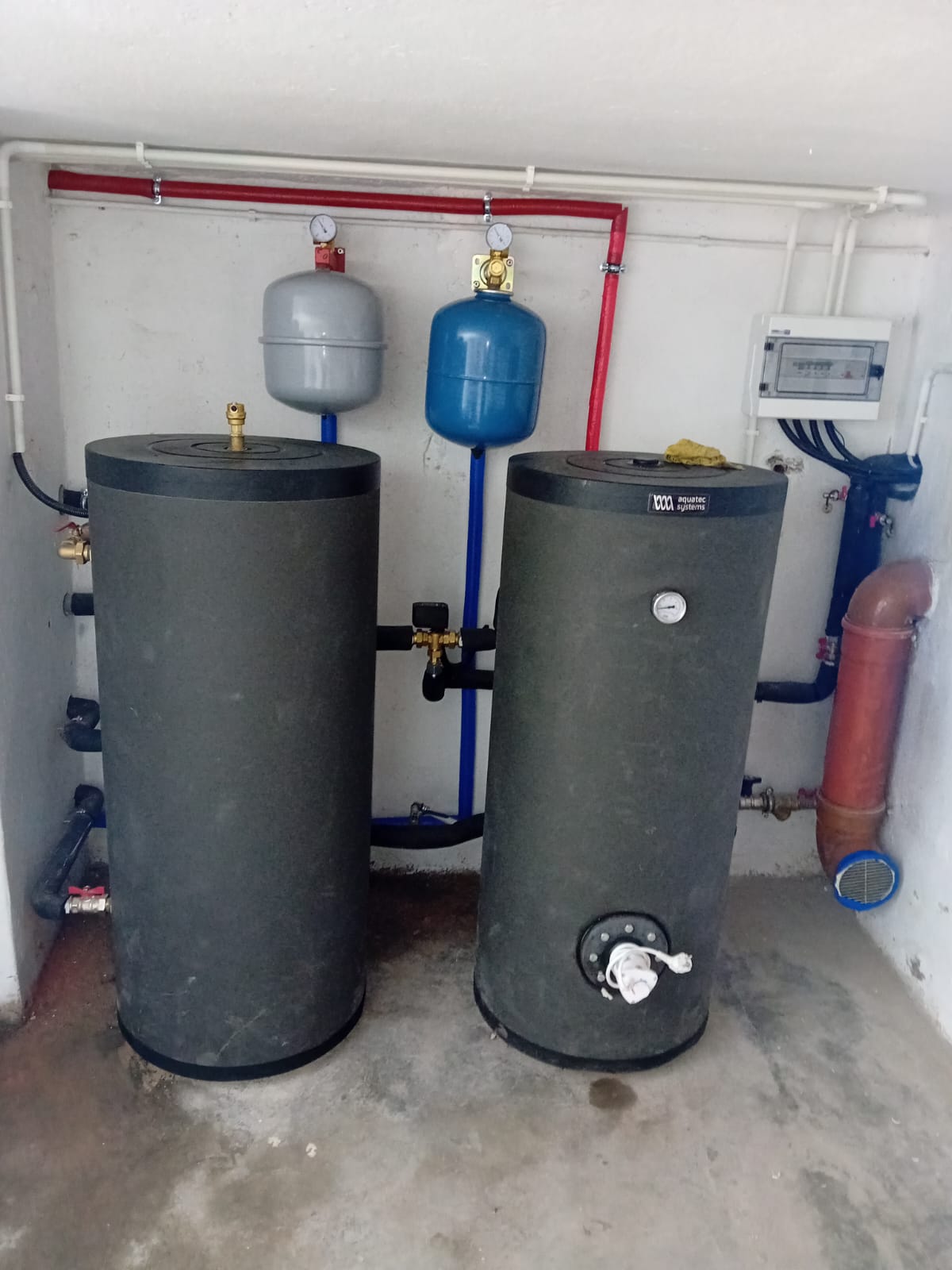 Bufor i instalacja hydrauliczna pompy ciepła w kotłowni — realizacja SM-Project w Kościanie