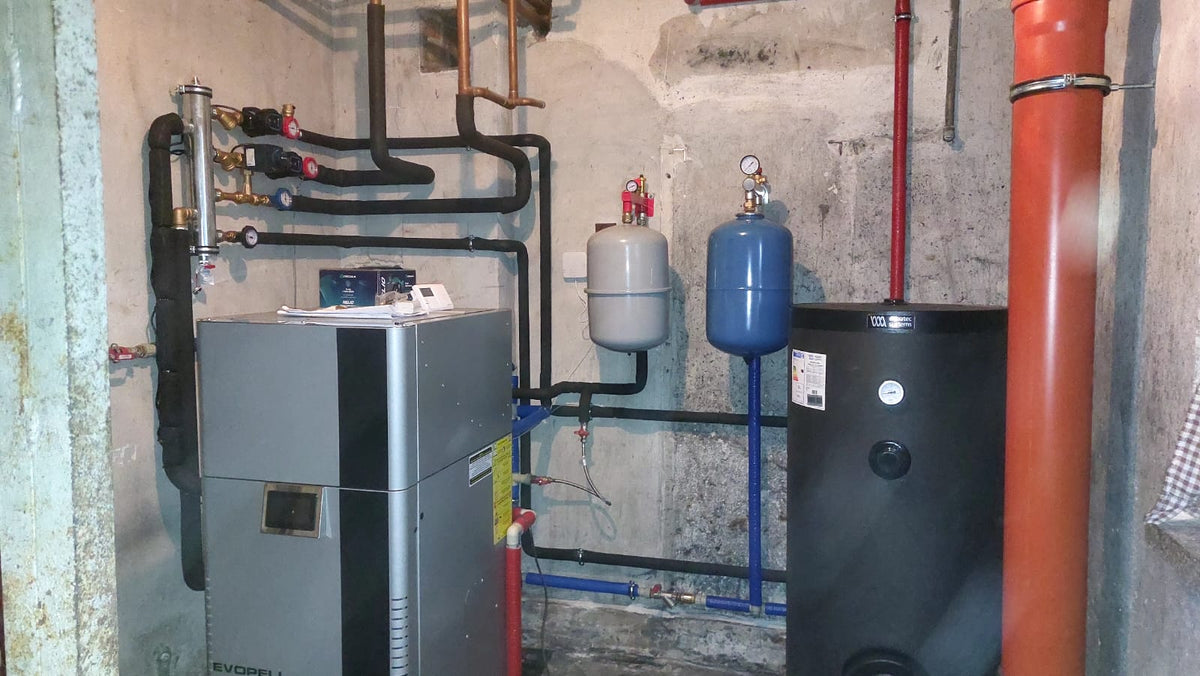 Kocioł Defro Evopell 20 kW z powiększonym zasobnikiem na pellet — realizacja SM-Project w Kocku